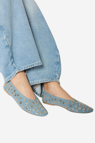 BALLET FLATS W/ GROMMETS